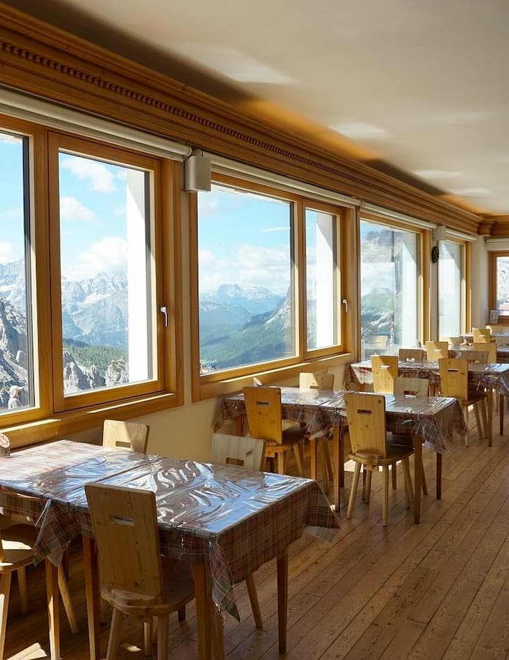 Restaurant - Rifugio Auronzo - Tre Cime di Lavaredo - Dolomiti - ©TripAdvisor Restaurant - Rifugio Auronzo - Tre Cime di Lavaredo - Dolomiti - ©TripAdvisor